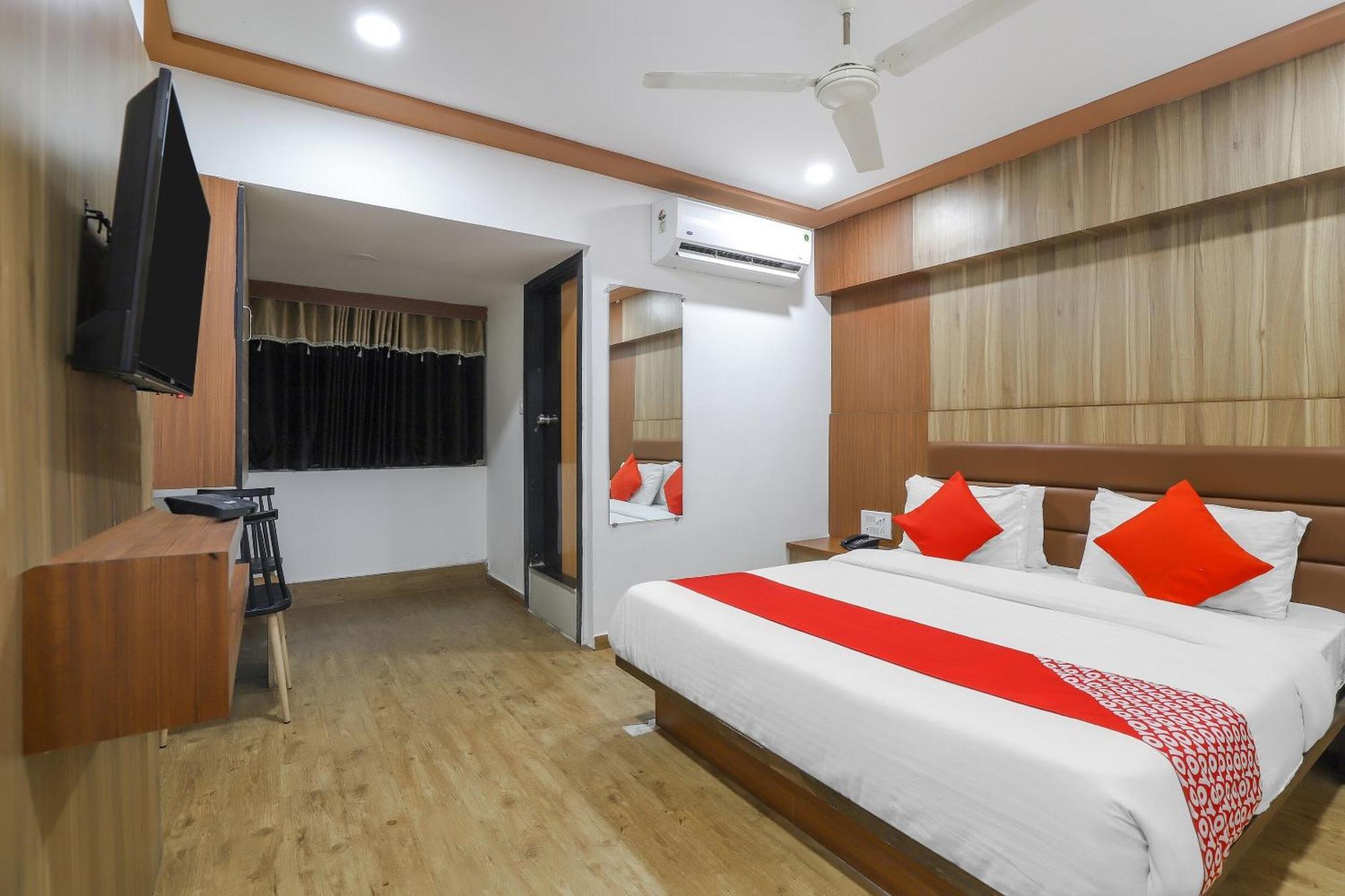 Oyo Hotel Shree Niwas Ahmedabad Exterior foto